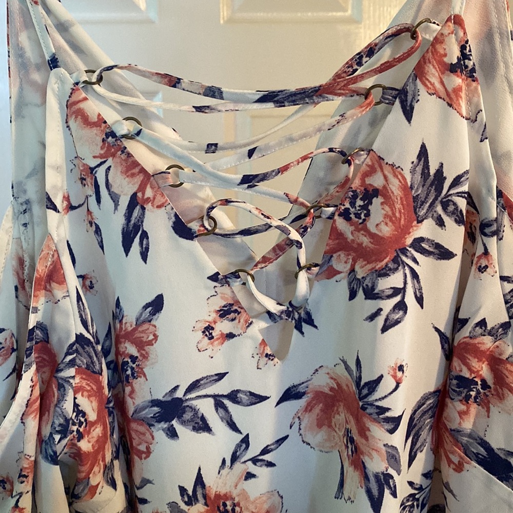 Cold Shoulder Floral Blouse - Picture 3 of 8